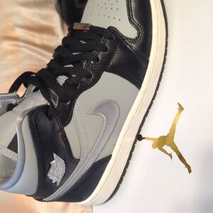 Nike Air Jordan Retro 1 Mid SE Black Chrome